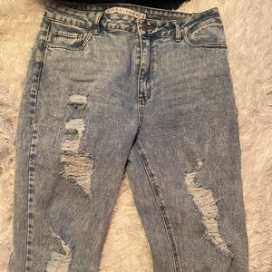 Ripped Lightwash Jeans